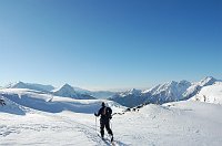 2-Al Passo Dordona, a destra il Pegherolo e in fondo la pianura